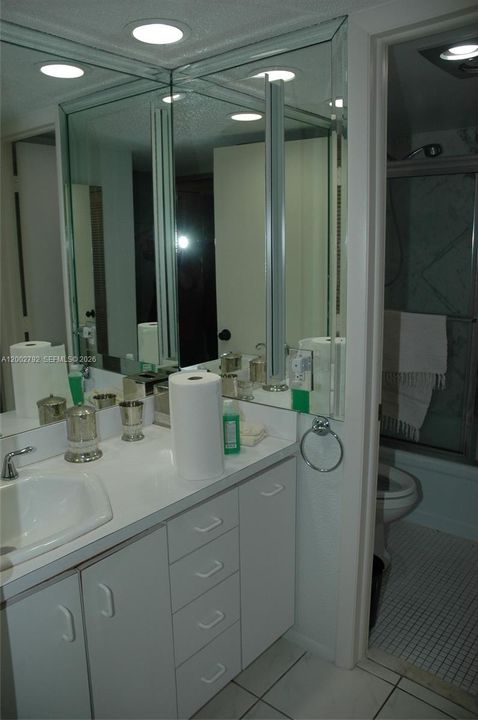 En Venta: $545,000 (2 camas, 2 baños, 1426 Pies cuadrados)