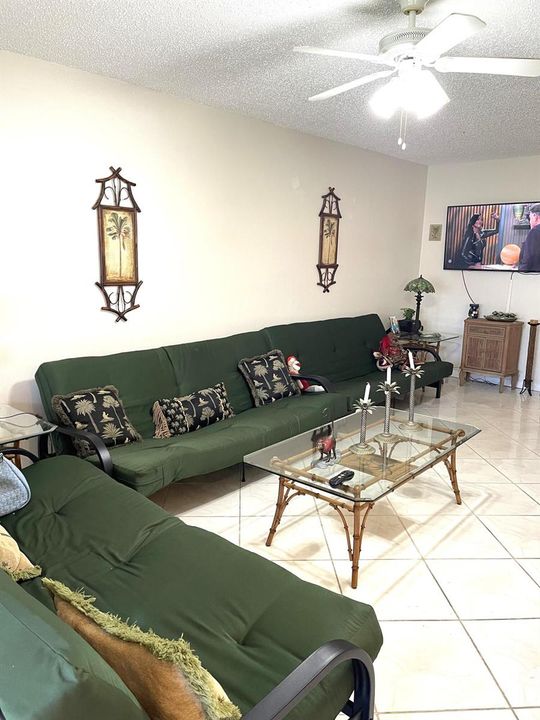 Living room (2)