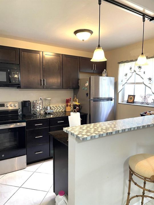 Open concept kitchen (4)