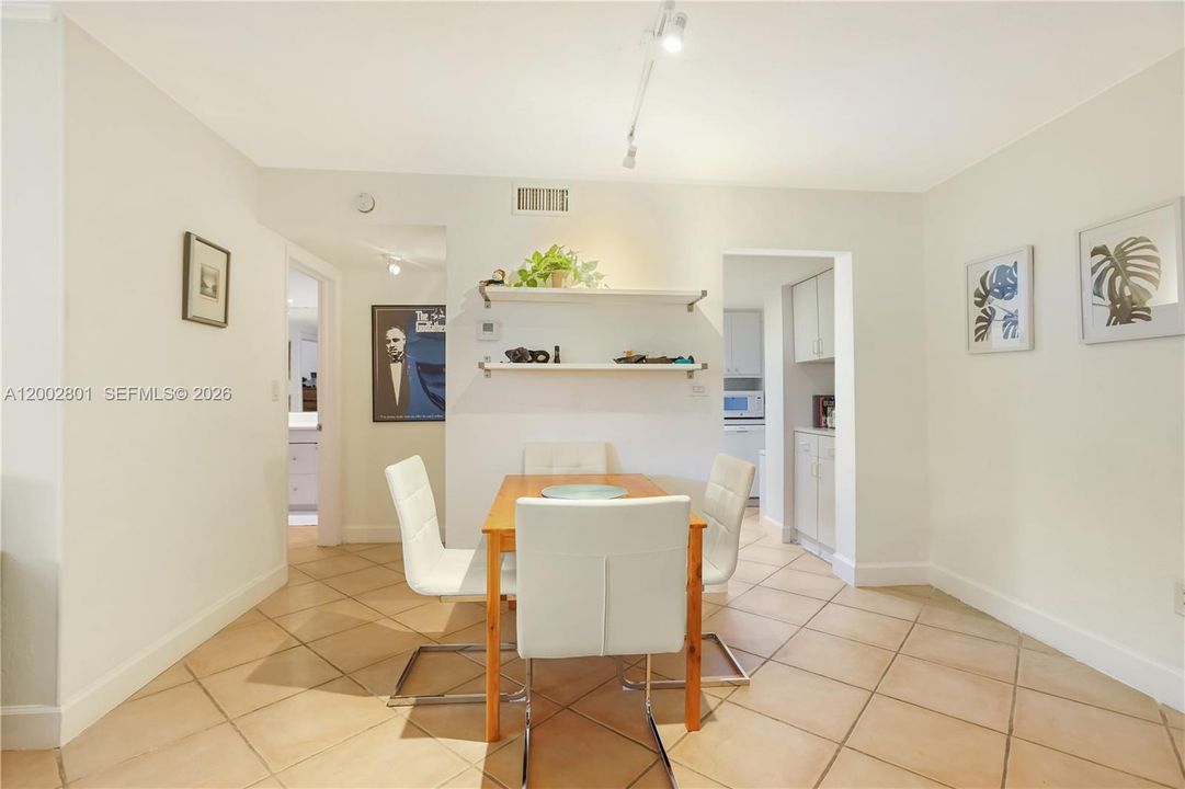 Activo con contrato: $249,000 (1 camas, 1 baños, 801 Pies cuadrados)