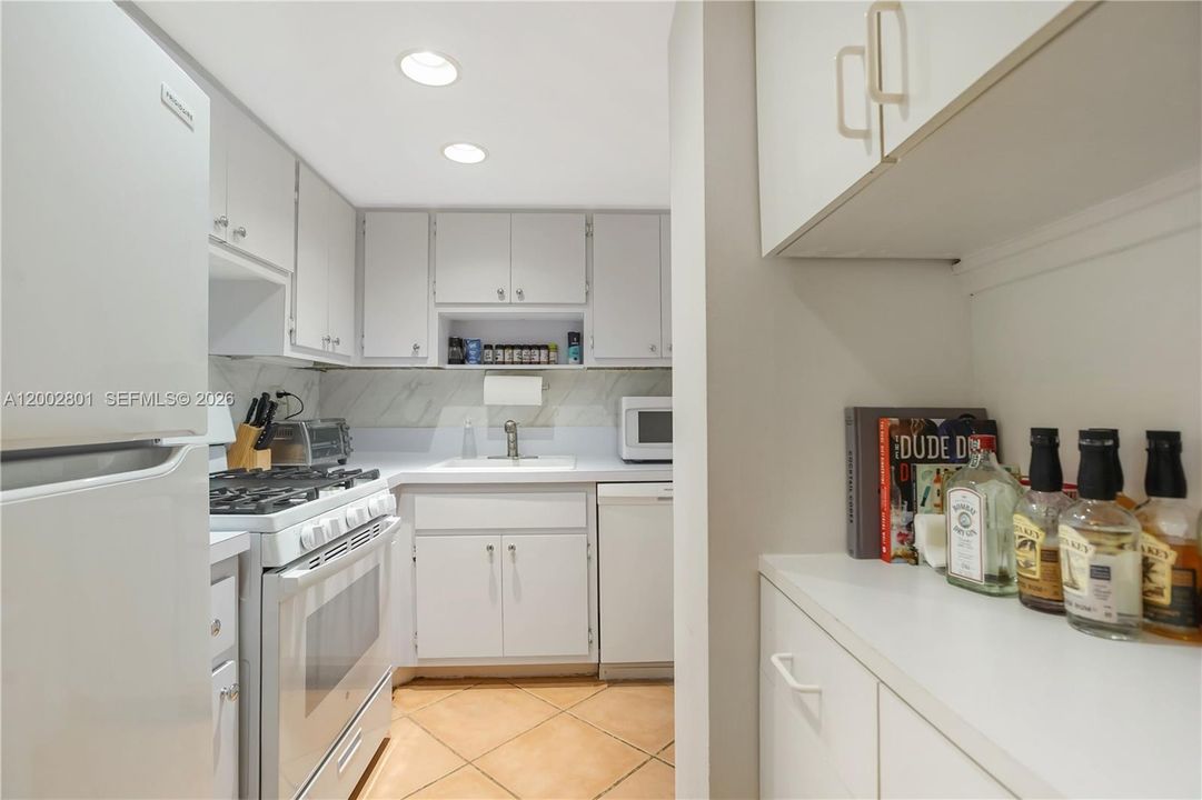 Activo con contrato: $249,000 (1 camas, 1 baños, 801 Pies cuadrados)