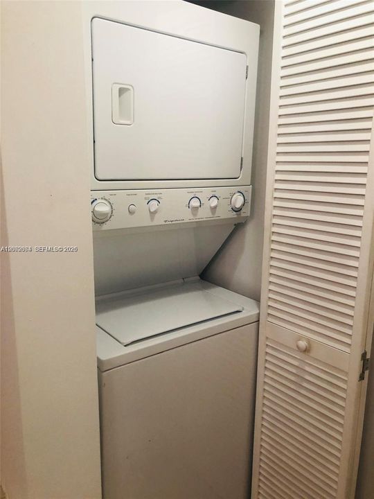 Activo con contrato: $299,000 (1 camas, 1 baños, 825 Pies cuadrados)