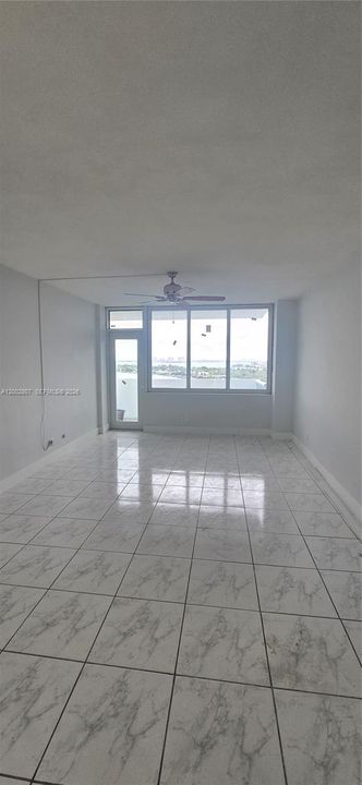 На продажу: $379,000 (2 спален, 2 ванн, 1105 Квадратных фут)