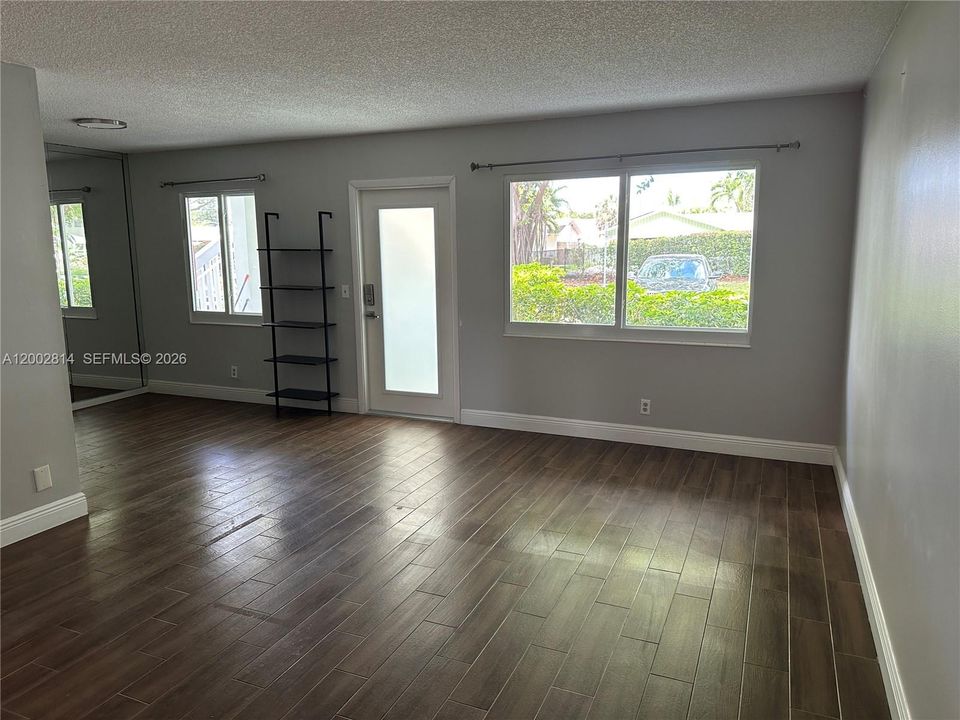 На продажу: $148,000 (2 спален, 1 ванн, 820 Квадратных фут)
