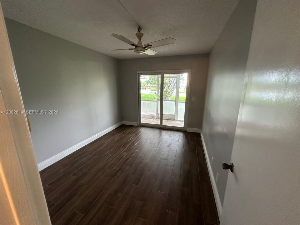 На продажу: $148,000 (2 спален, 1 ванн, 820 Квадратных фут)