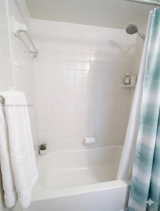 En Venta: $155,000 (2 camas, 2 baños, 933 Pies cuadrados)