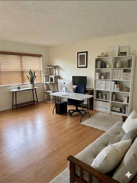 En Venta: $155,000 (2 camas, 2 baños, 933 Pies cuadrados)