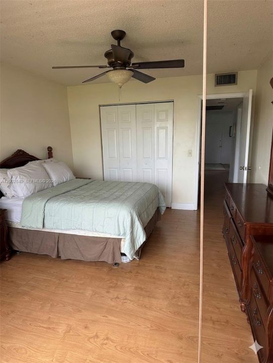 En Venta: $155,000 (2 camas, 2 baños, 933 Pies cuadrados)