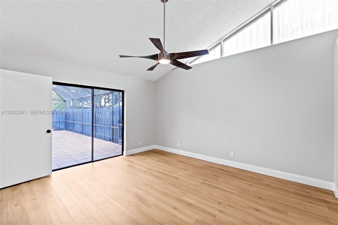 Activo con contrato: $350,000 (3 camas, 2 baños, 1332 Pies cuadrados)