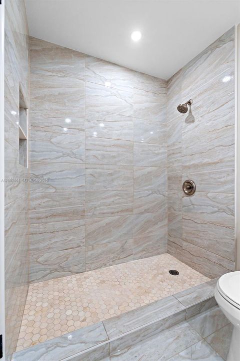 Activo con contrato: $350,000 (3 camas, 2 baños, 1332 Pies cuadrados)