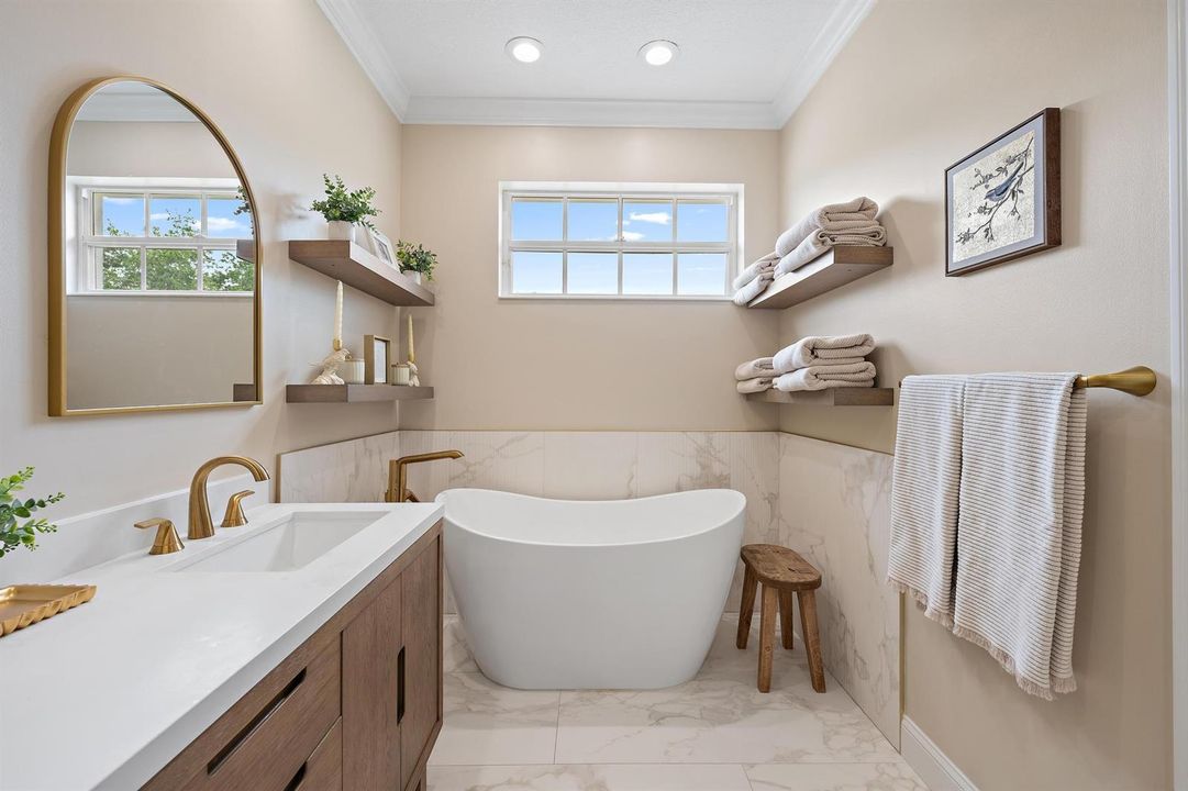 PrimaryBath_Towels_166 Honeysuckle Dr-17