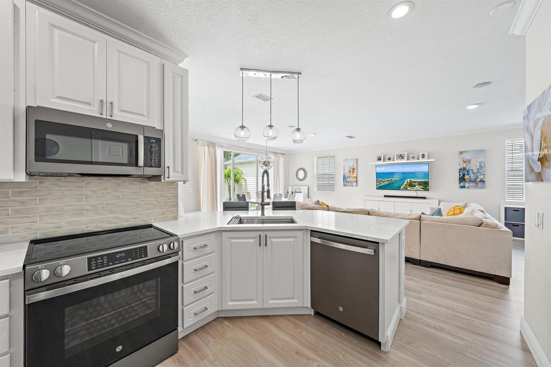 KitchenWide_166 Honeysuckle Dr-5