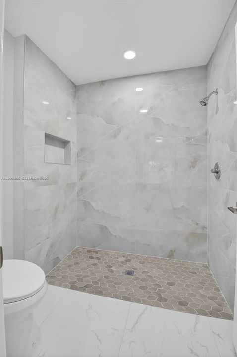 На продажу: $375,000 (2 спален, 2 ванн, 1100 Квадратных фут)