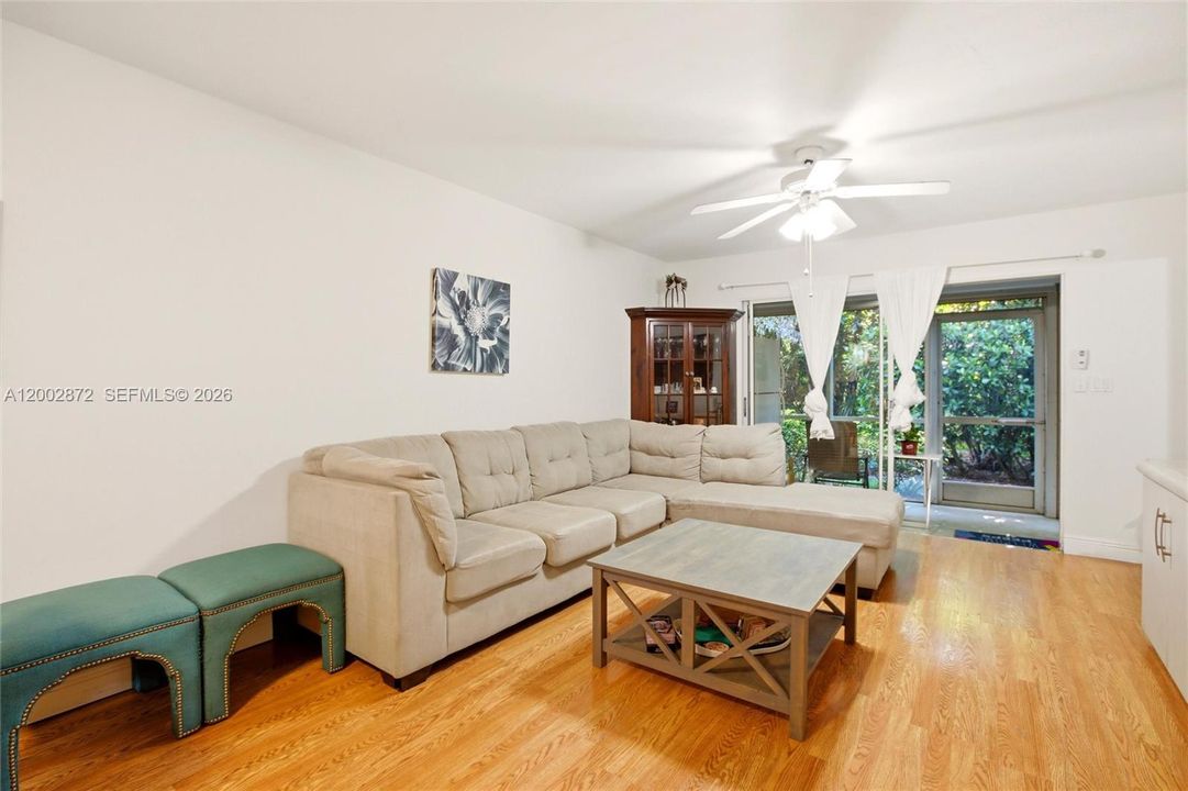 For Sale: $255,000 (3 beds, 2 baths, 1197 Square Feet)