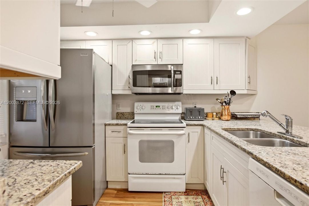 For Sale: $255,000 (3 beds, 2 baths, 1197 Square Feet)