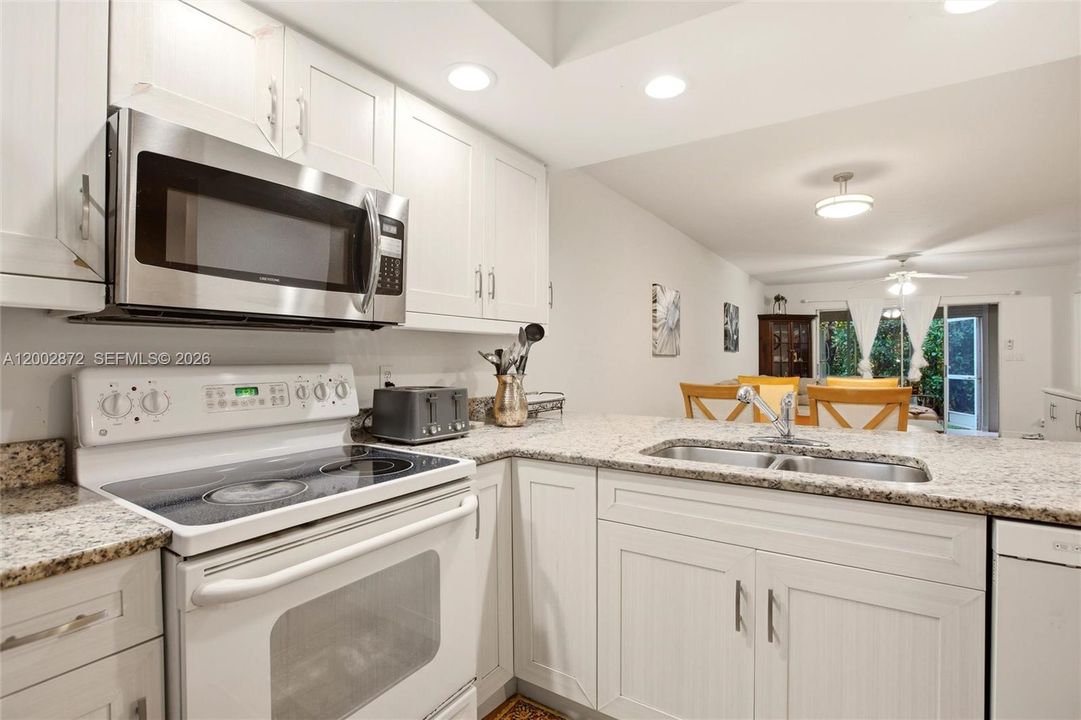 For Sale: $255,000 (3 beds, 2 baths, 1197 Square Feet)