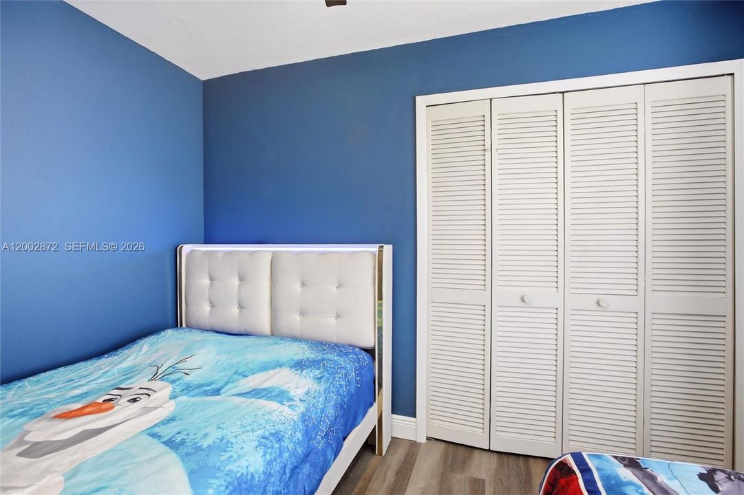 For Sale: $255,000 (3 beds, 2 baths, 1197 Square Feet)
