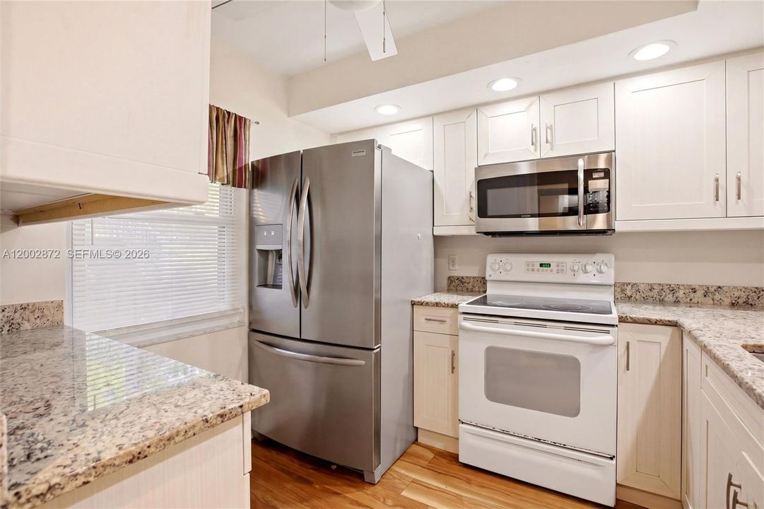 For Sale: $255,000 (3 beds, 2 baths, 1197 Square Feet)