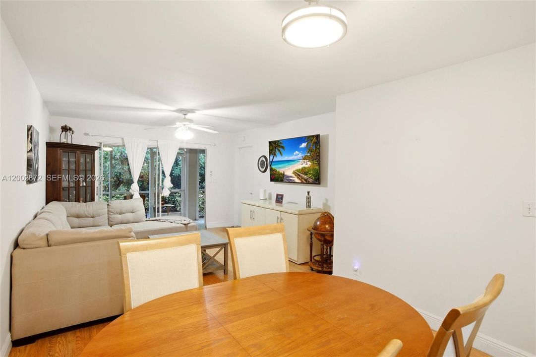 For Sale: $255,000 (3 beds, 2 baths, 1197 Square Feet)