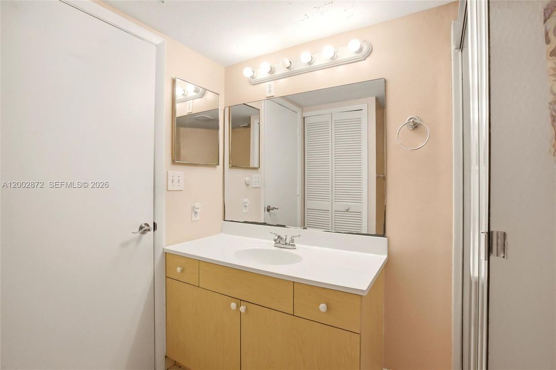 For Sale: $255,000 (3 beds, 2 baths, 1197 Square Feet)