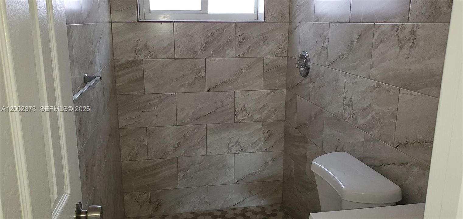 Activo con contrato: $1,200 (1 camas, 1 baños, 0 Pies cuadrados)