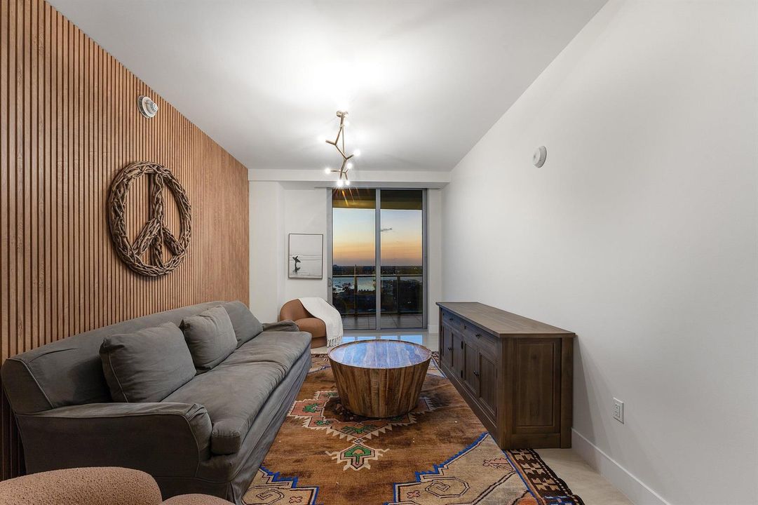 042-3100NorthOceanDrive-1702P-RivieraBea