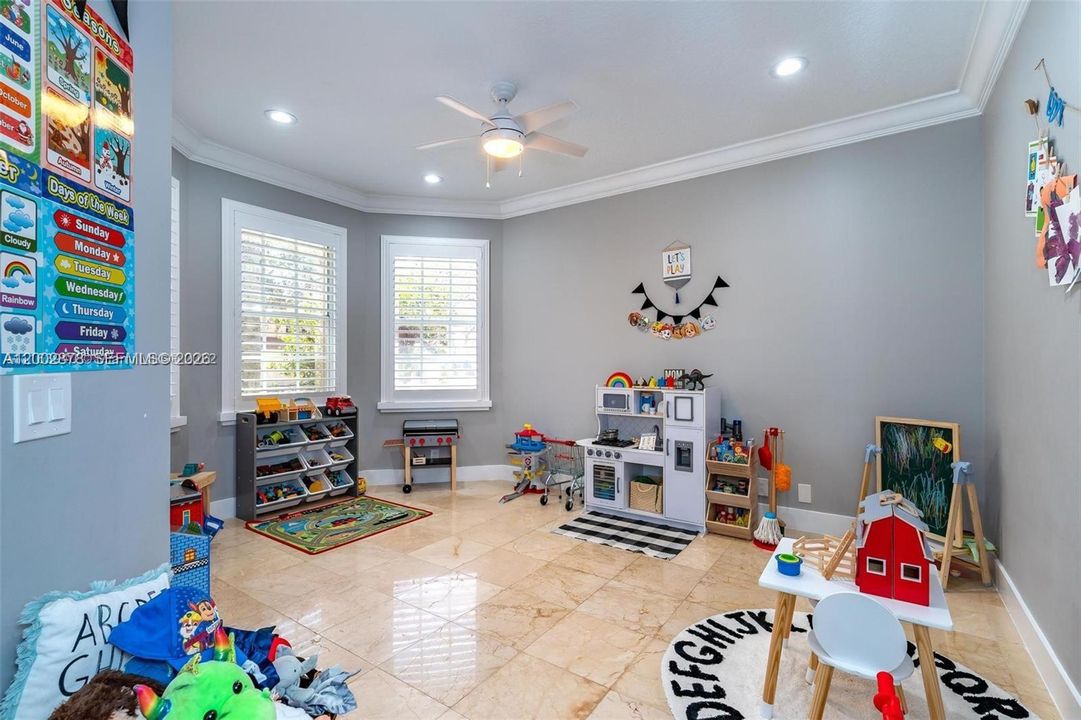 Active With Contract: $6,450 (4 beds, 4 baths, 3345 Square Feet)