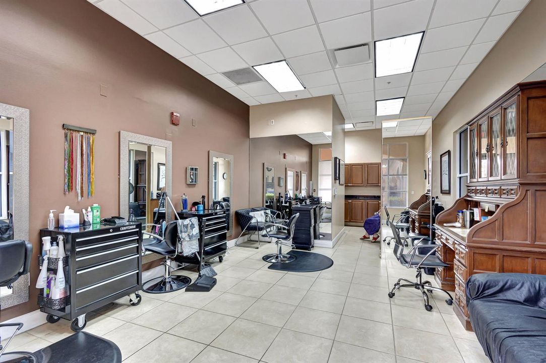 85-web-or-mls-VillageWalk_16