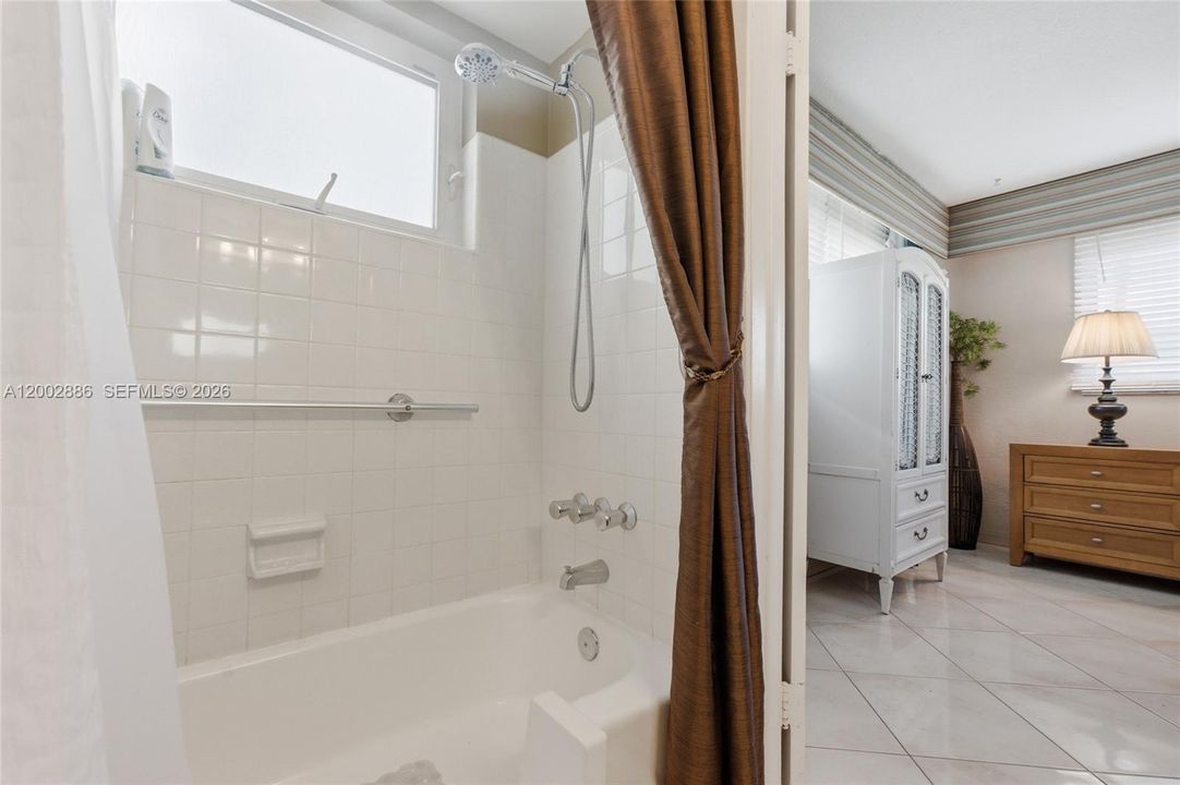 На продажу: $229,900 (1 спален, 1 ванн, 650 Квадратных фут)