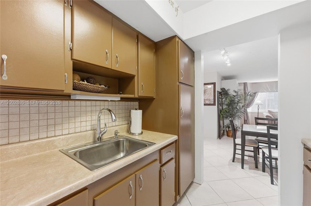 На продажу: $229,900 (1 спален, 1 ванн, 650 Квадратных фут)