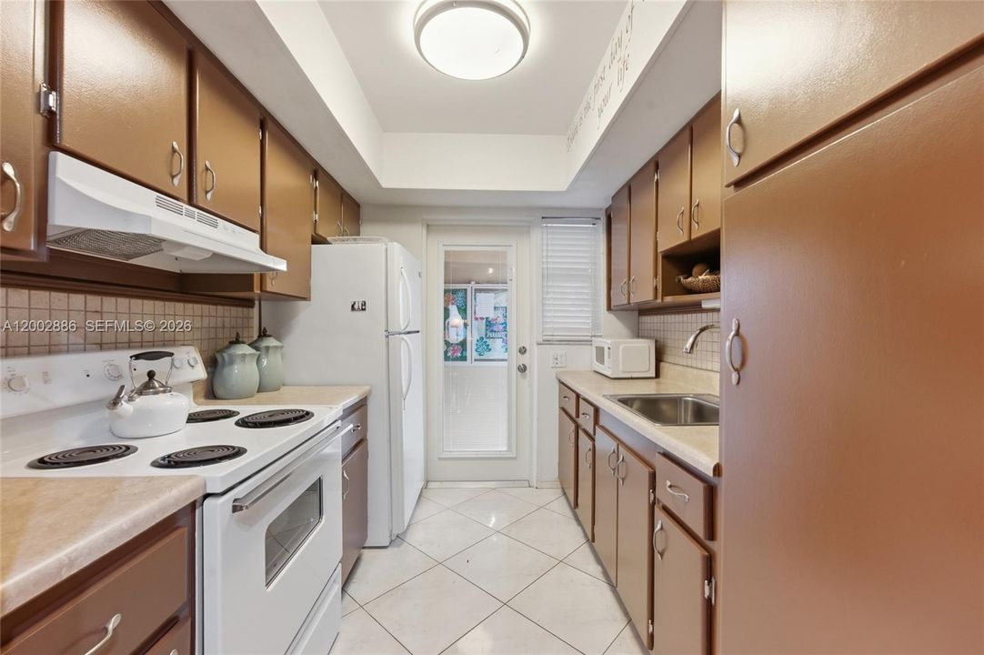 На продажу: $229,900 (1 спален, 1 ванн, 650 Квадратных фут)