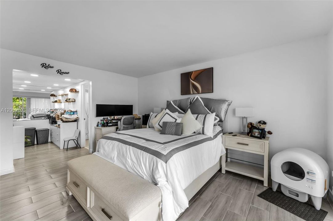 Active With Contract: $310,000 (3 beds, 2 baths, 1262 Square Feet)