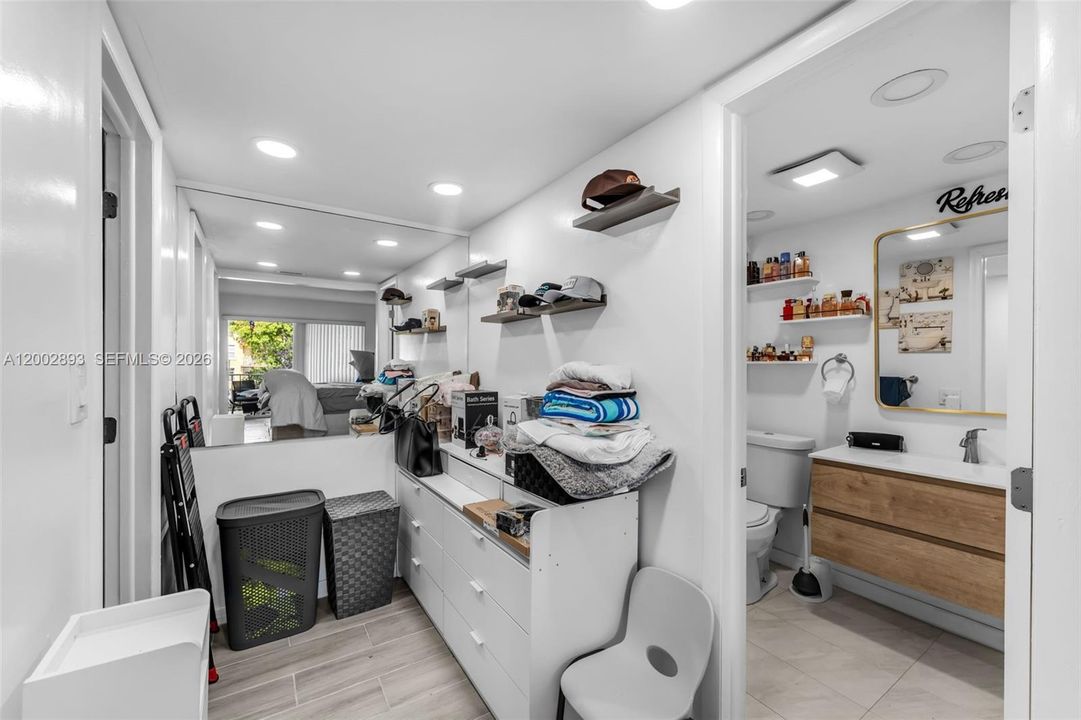 Active With Contract: $310,000 (3 beds, 2 baths, 1262 Square Feet)