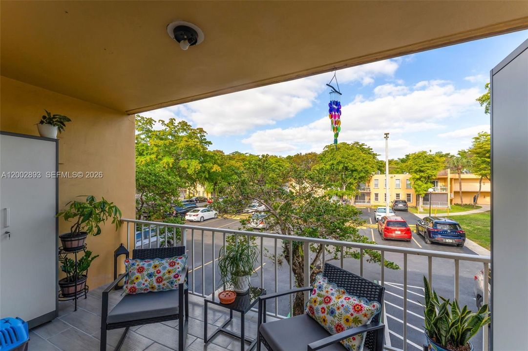 Active With Contract: $310,000 (3 beds, 2 baths, 1262 Square Feet)