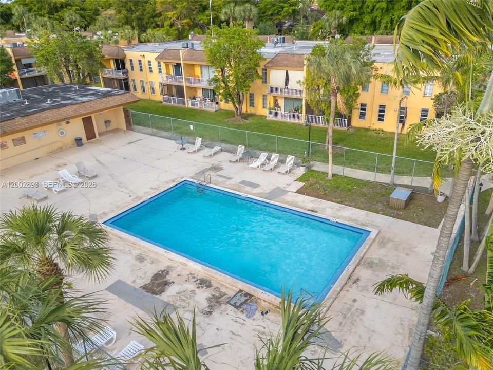 Active With Contract: $310,000 (3 beds, 2 baths, 1262 Square Feet)