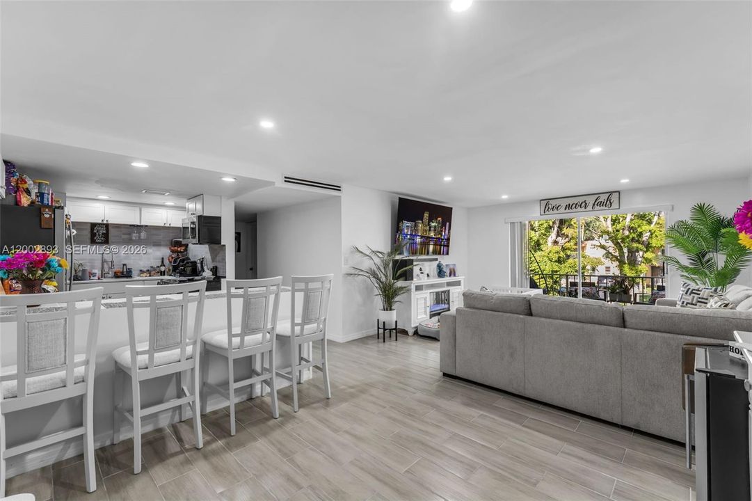 Active With Contract: $310,000 (3 beds, 2 baths, 1262 Square Feet)