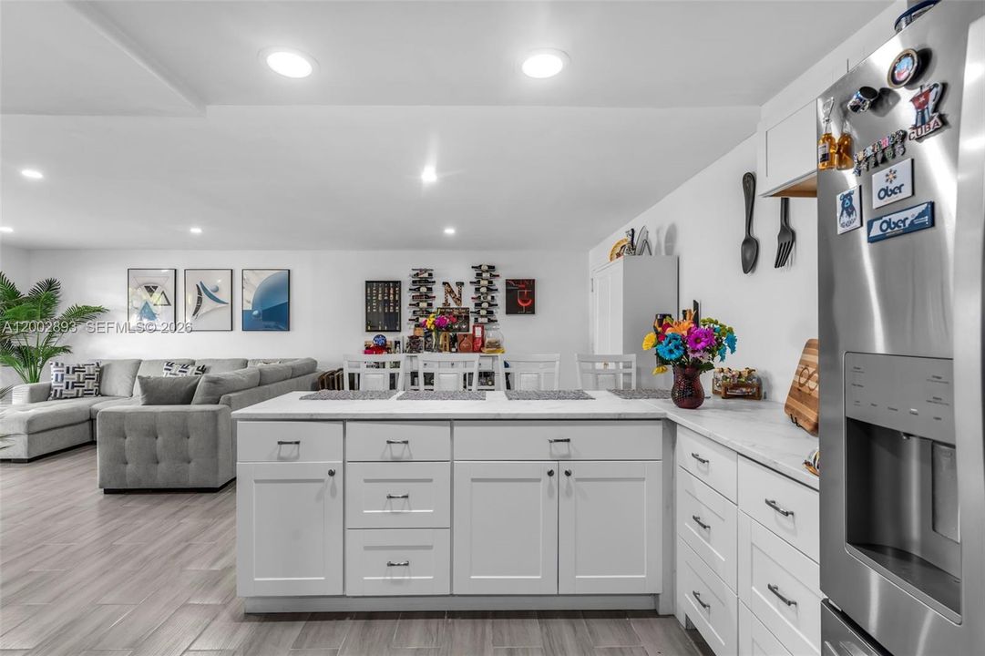 Active With Contract: $310,000 (3 beds, 2 baths, 1262 Square Feet)