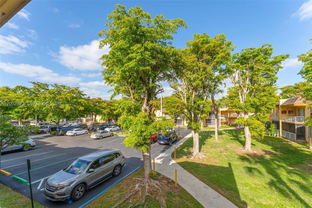 Active With Contract: $310,000 (3 beds, 2 baths, 1262 Square Feet)