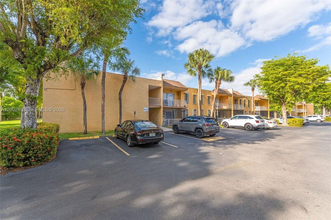 Active With Contract: $310,000 (3 beds, 2 baths, 1262 Square Feet)