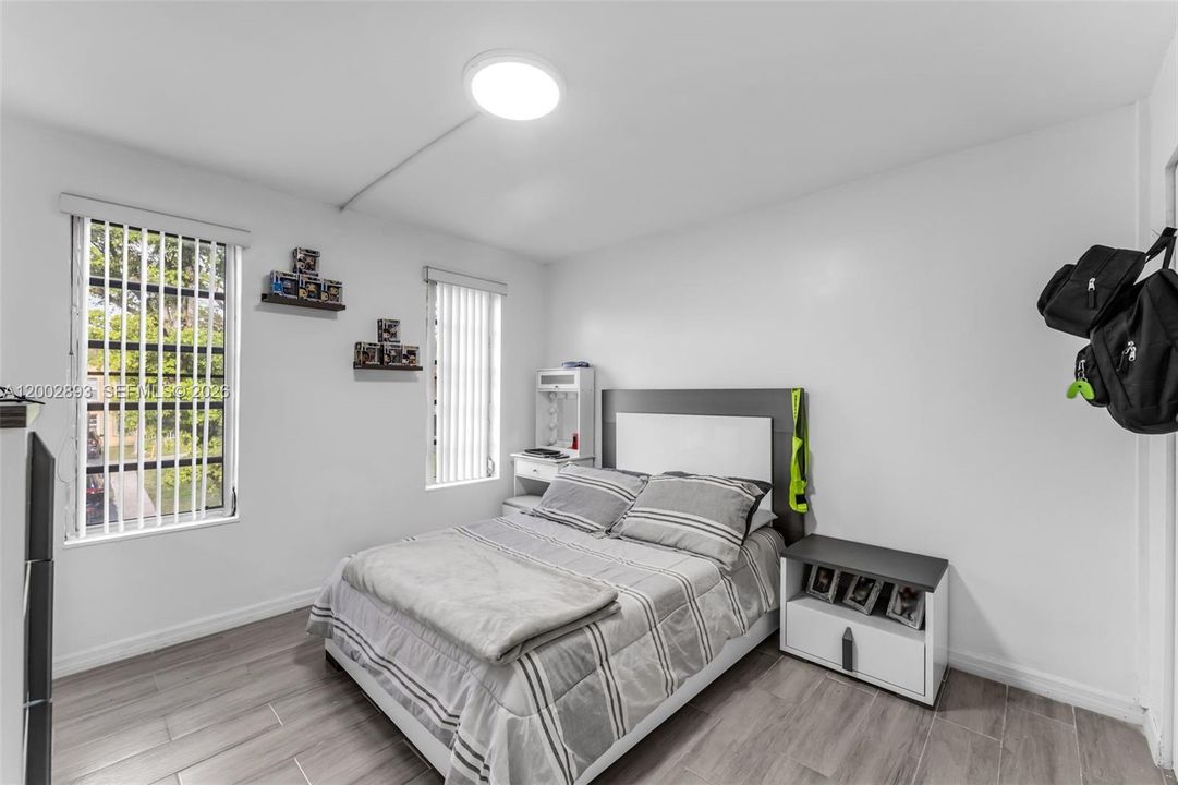 Active With Contract: $310,000 (3 beds, 2 baths, 1262 Square Feet)