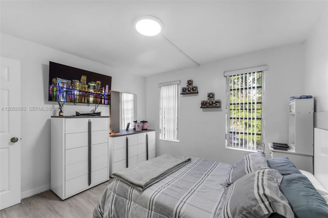 Active With Contract: $310,000 (3 beds, 2 baths, 1262 Square Feet)