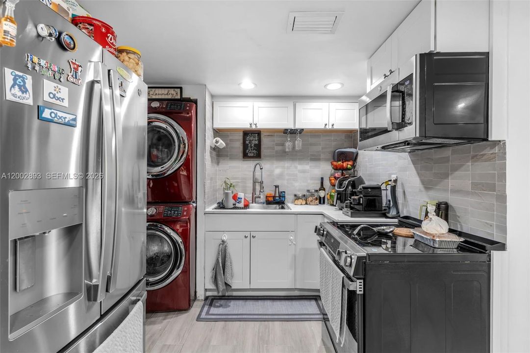 Active With Contract: $310,000 (3 beds, 2 baths, 1262 Square Feet)