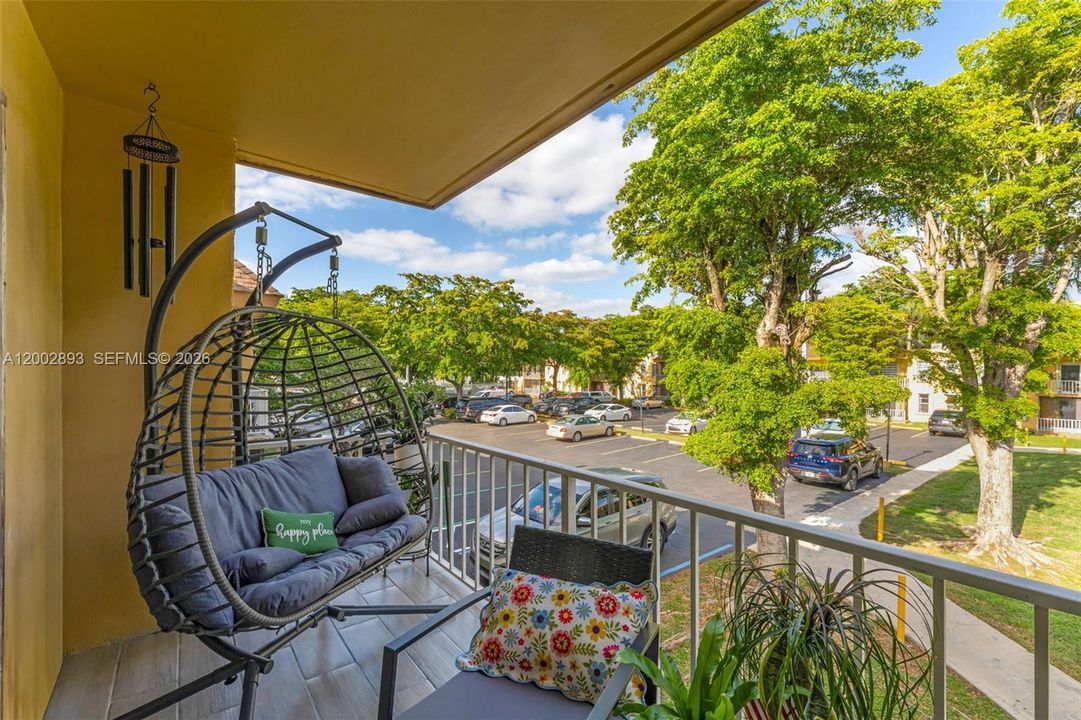 Active With Contract: $310,000 (3 beds, 2 baths, 1262 Square Feet)
