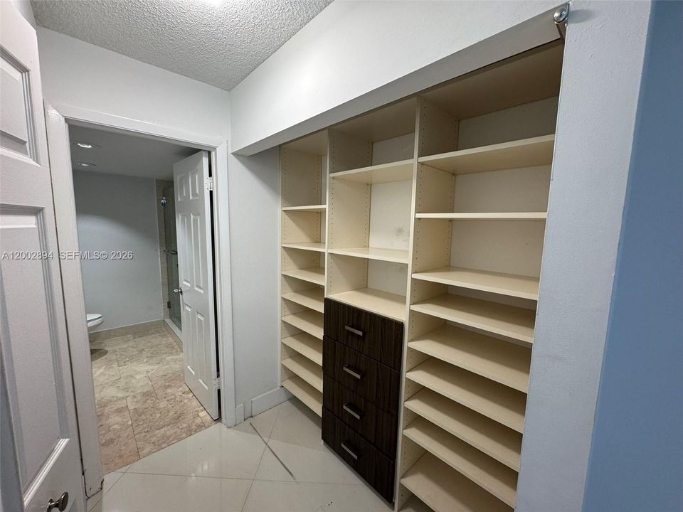 Active With Contract: $289,000 (2 beds, 2 baths, 1106 Square Feet)