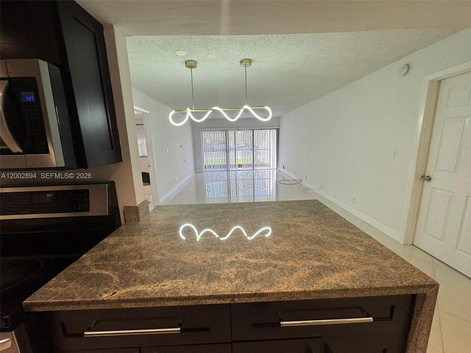 Active With Contract: $289,000 (2 beds, 2 baths, 1106 Square Feet)