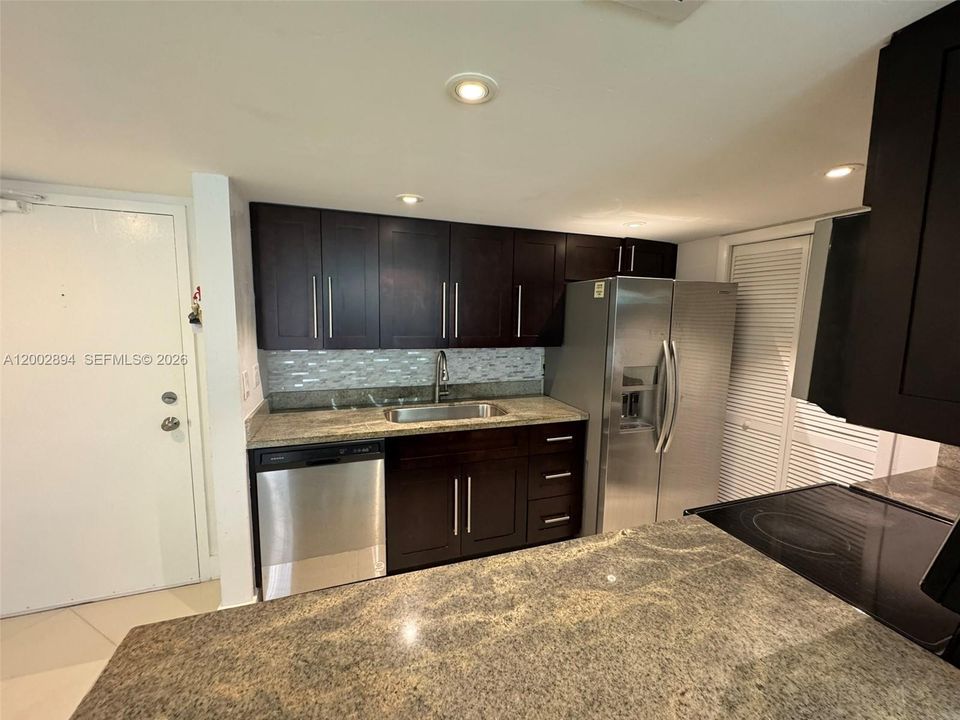 Active With Contract: $289,000 (2 beds, 2 baths, 1106 Square Feet)