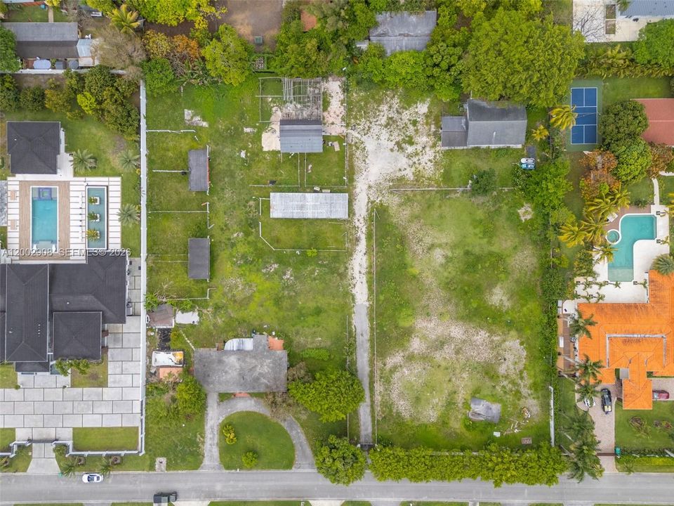 Под контрактом: $2,750,000 (2.25 acres)