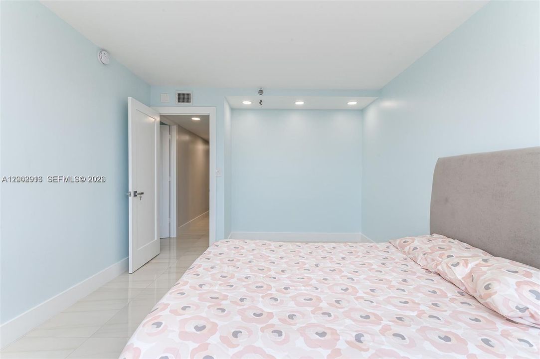 For Sale: $1,400,000 (3 beds, 3 baths, 1868 Square Feet)