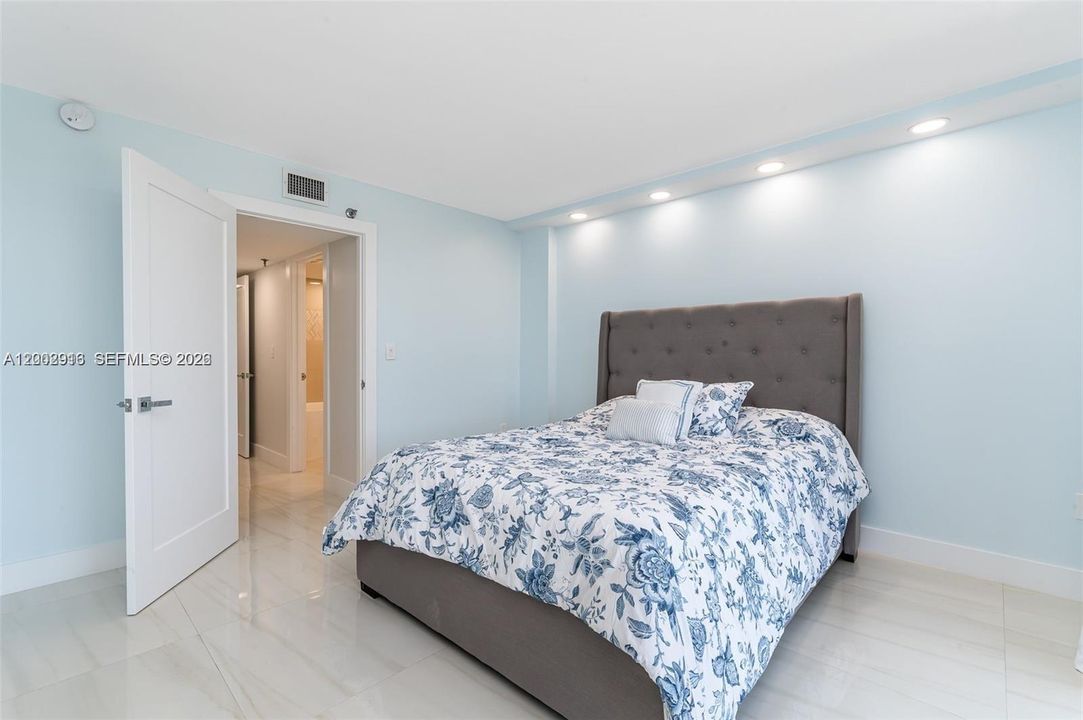 For Sale: $1,400,000 (3 beds, 3 baths, 1868 Square Feet)