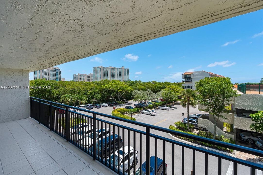 For Sale: $1,400,000 (3 beds, 3 baths, 1868 Square Feet)